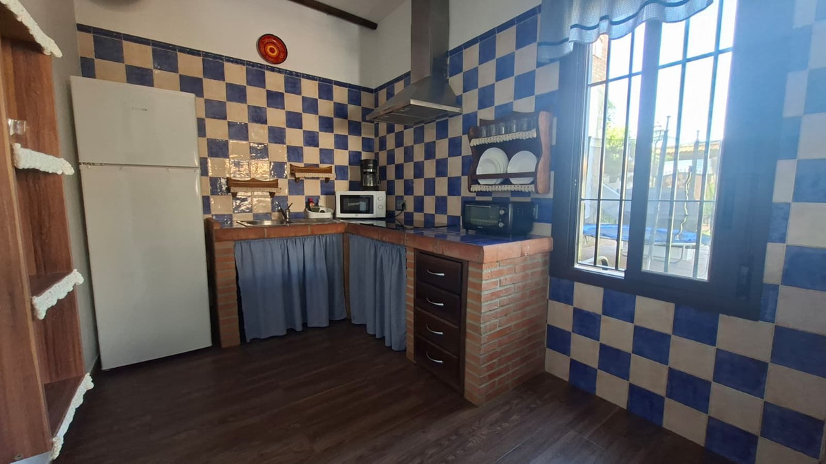 6 Bed Townhouse for sale in Arriate Costa Del Sol, Málaga, Spain