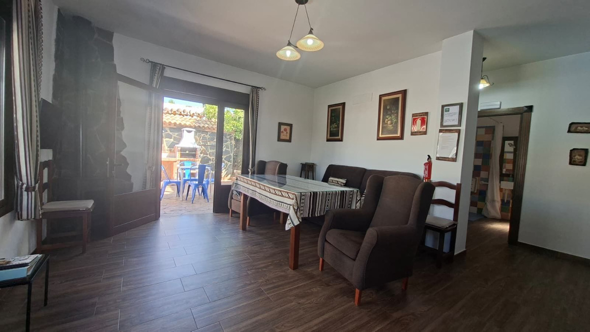 6 Bed Townhouse for sale in Arriate Costa Del Sol, Málaga, Spain