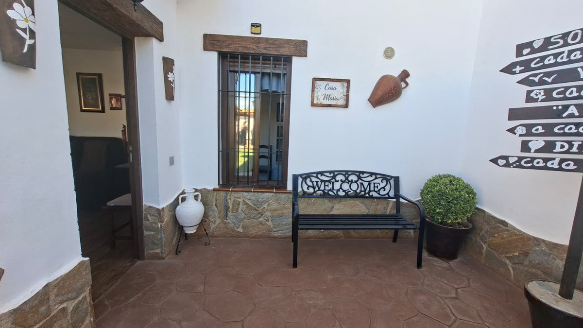 6 Bed Townhouse for sale in Arriate Costa Del Sol, Málaga, Spain