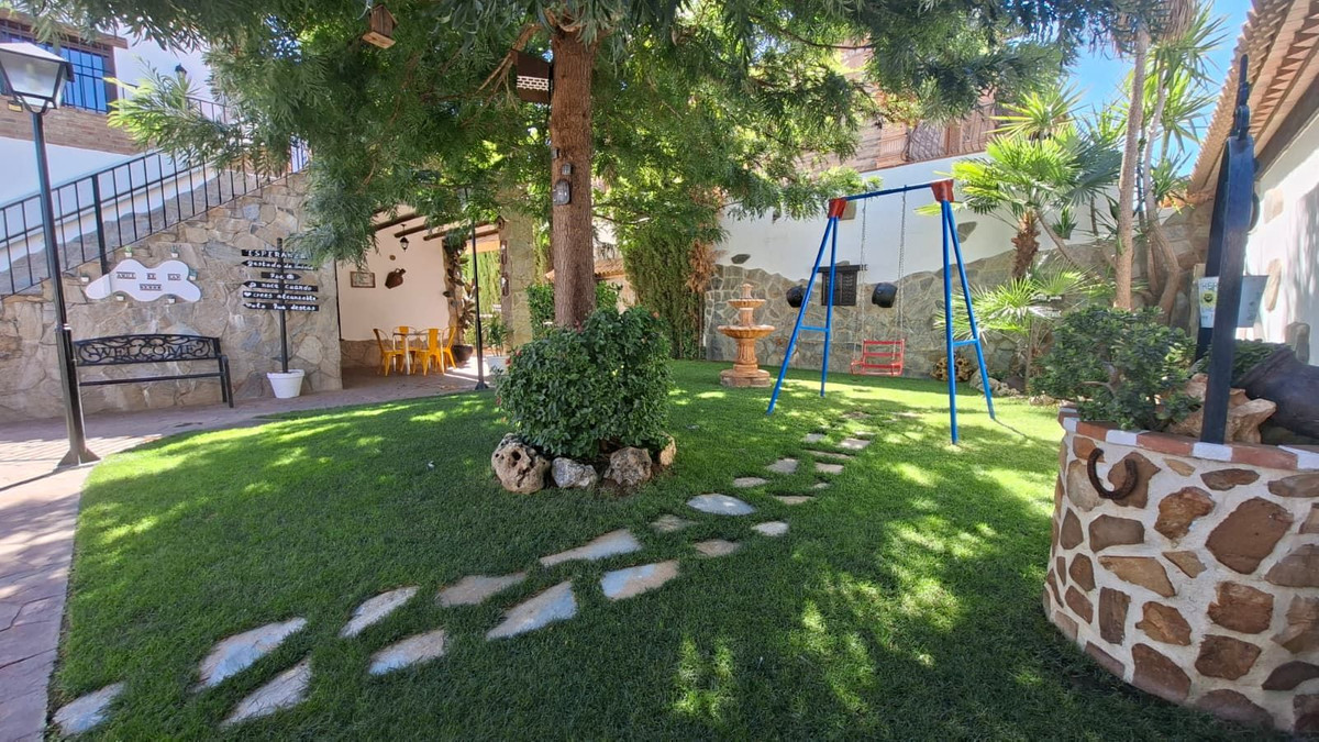 6 Bed Townhouse for sale in Arriate Costa Del Sol, Málaga, Spain