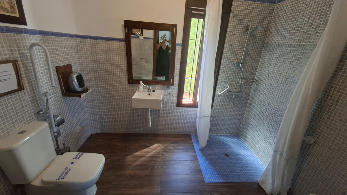 6 Bed Townhouse for sale in Arriate Costa Del Sol, Málaga, Spain