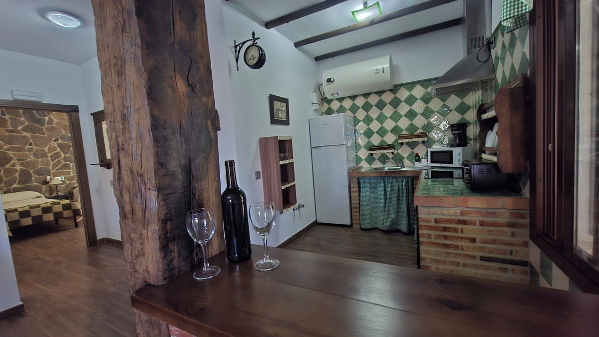 6 Bed Townhouse for sale in Arriate Costa Del Sol, Málaga, Spain