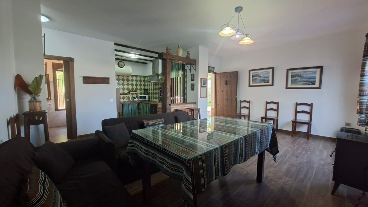 6 Bed Townhouse for sale in Arriate Costa Del Sol, Málaga, Spain