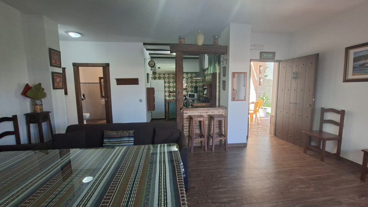 6 Bed Townhouse for sale in Arriate Costa Del Sol, Málaga, Spain