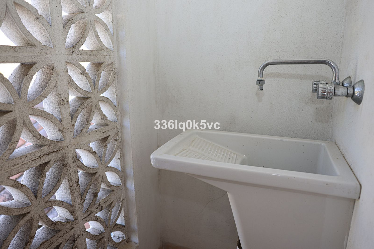 2 Bed Apartment for sale in Benahavís Costa Del Sol, Málaga, Spain