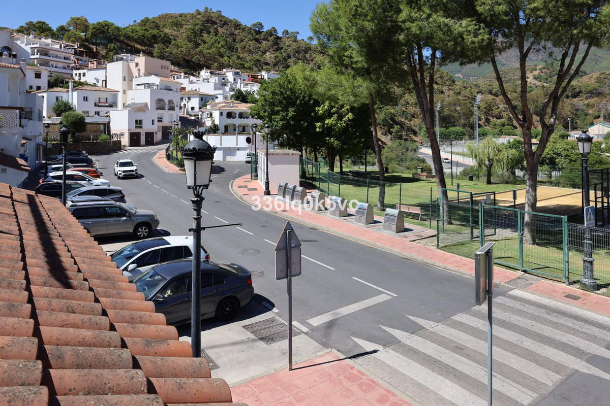 2 Bed Apartment for sale in Benahavís Costa Del Sol, Málaga, Spain