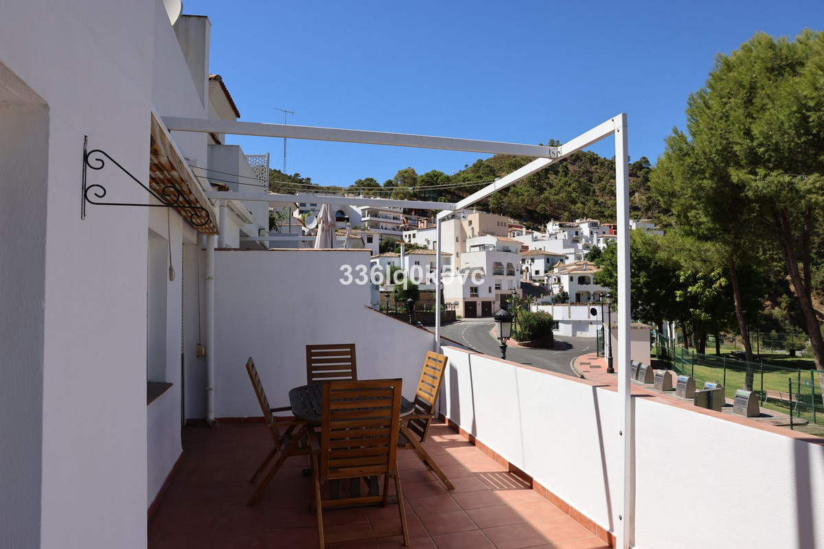 2 Bed Apartment for sale in Benahavís Costa Del Sol, Málaga, Spain
