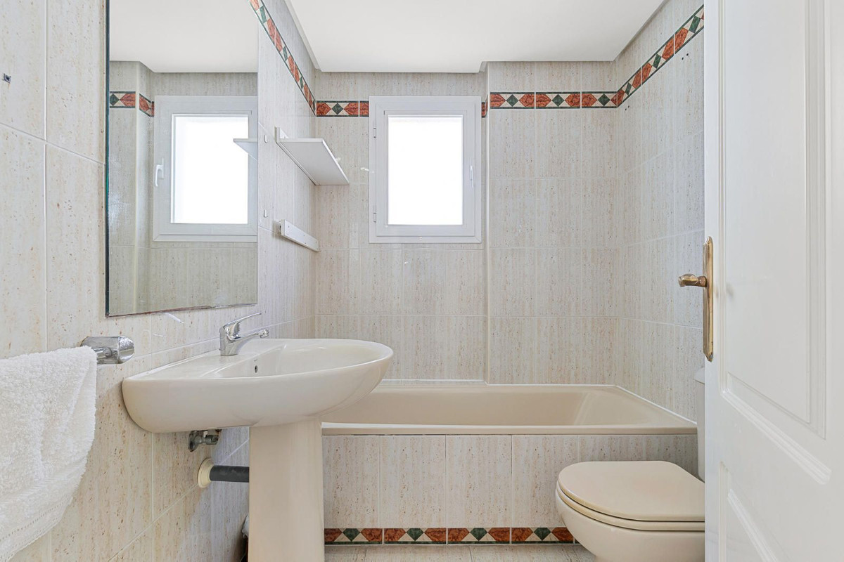Se vende Estudio Planta Media de 2 dormitorios en Costa Del Sol, Málaga, España