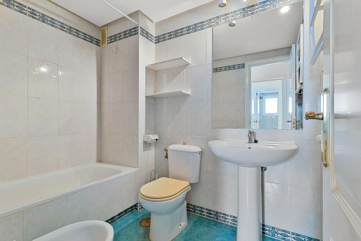 Se vende Estudio Planta Media de 2 dormitorios en Costa Del Sol, Málaga, España