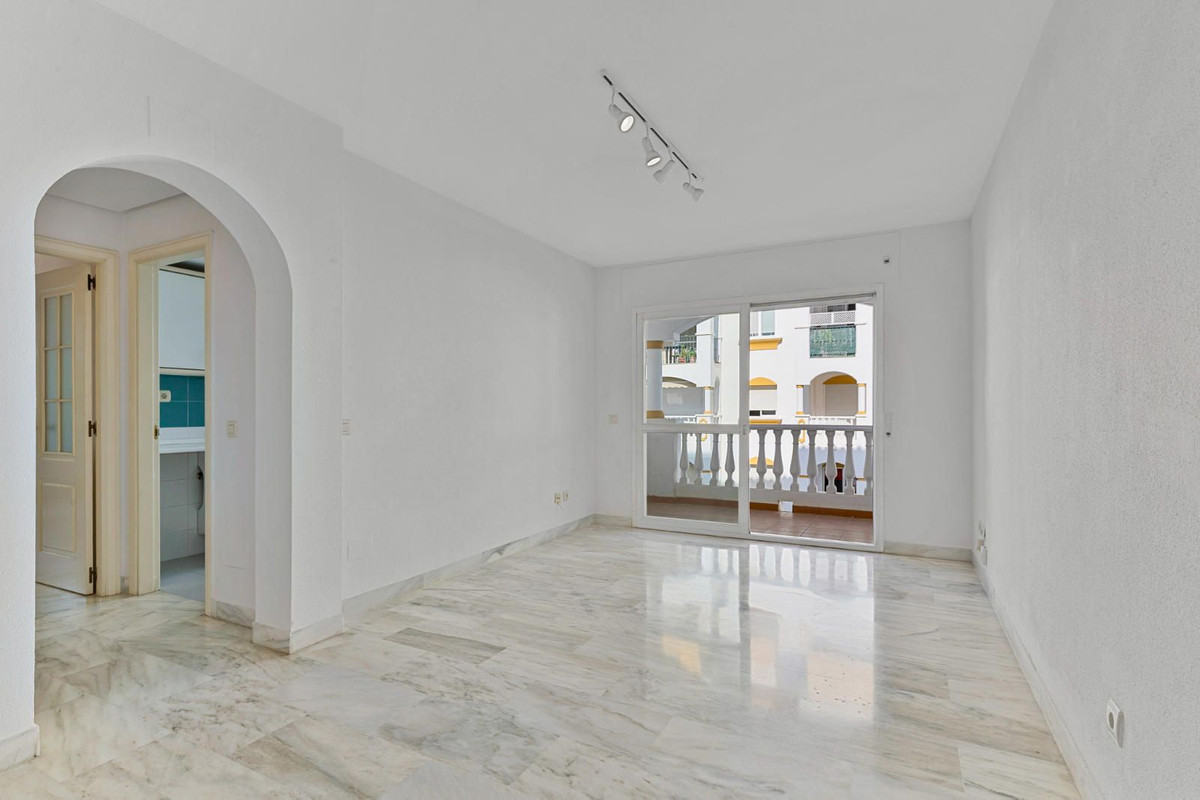 Se vende Estudio Planta Media de 2 dormitorios en Costa Del Sol, Málaga, España