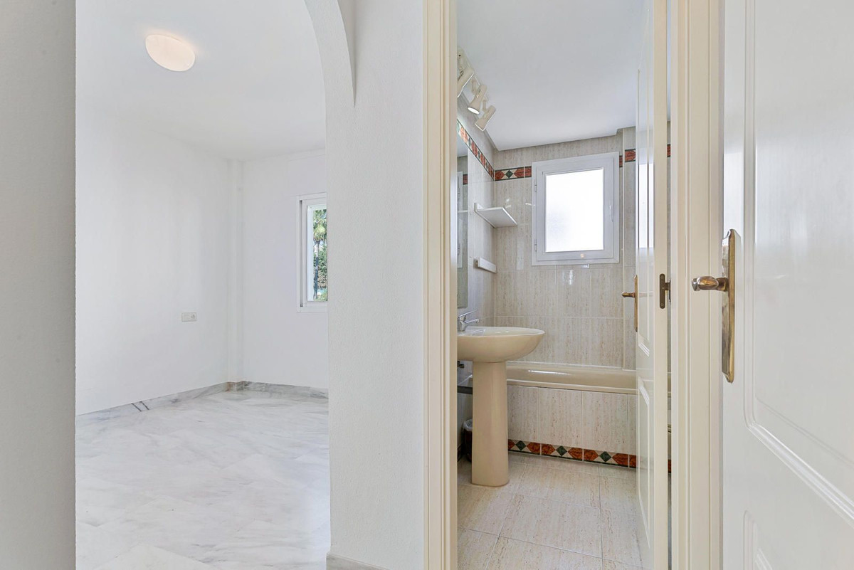 Se vende Estudio Planta Media de 2 dormitorios en Costa Del Sol, Málaga, España