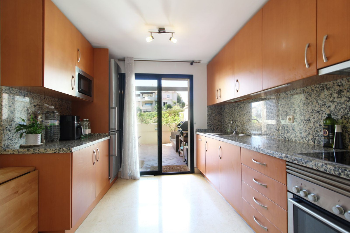 3 Bed Apartment for sale in Benahavís Costa Del Sol, Málaga, Spain
