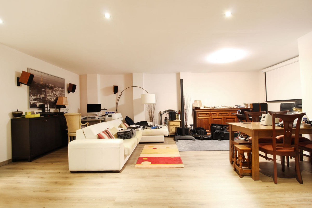 3 Bed Apartment for sale in Benahavís Costa Del Sol, Málaga, Spain