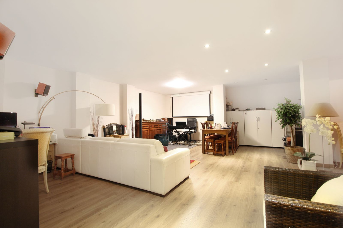 3 Bed Apartment for sale in Benahavís Costa Del Sol, Málaga, Spain
