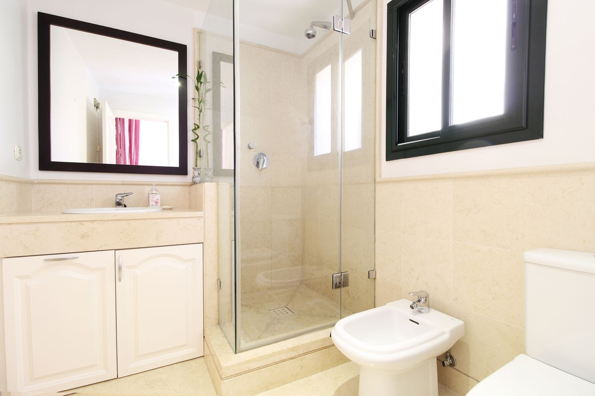 3 Bed Apartment for sale in Benahavís Costa Del Sol, Málaga, Spain