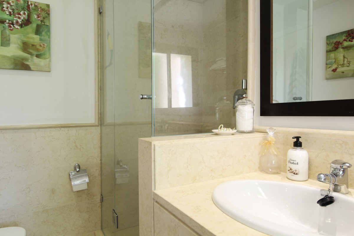 3 Bed Apartment for sale in Benahavís Costa Del Sol, Málaga, Spain