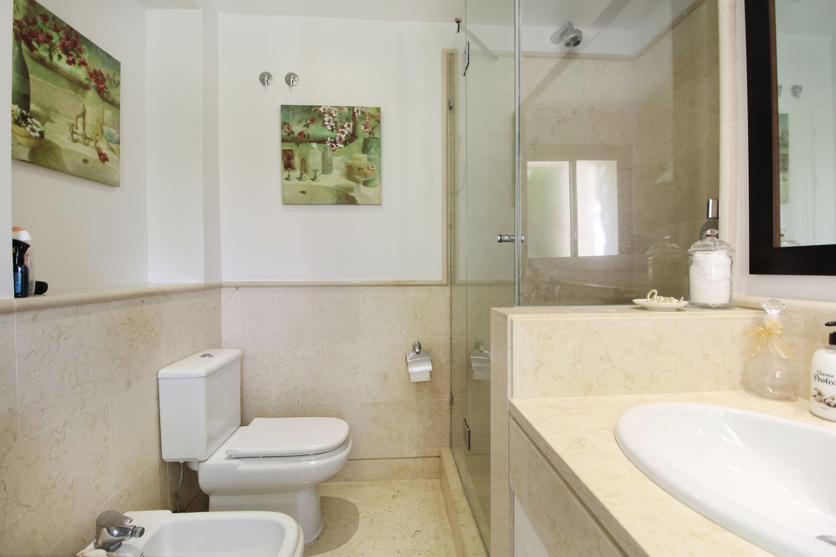 3 Bed Apartment for sale in Benahavís Costa Del Sol, Málaga, Spain