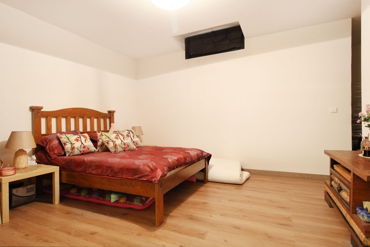 3 Bed Apartment for sale in Benahavís Costa Del Sol, Málaga, Spain