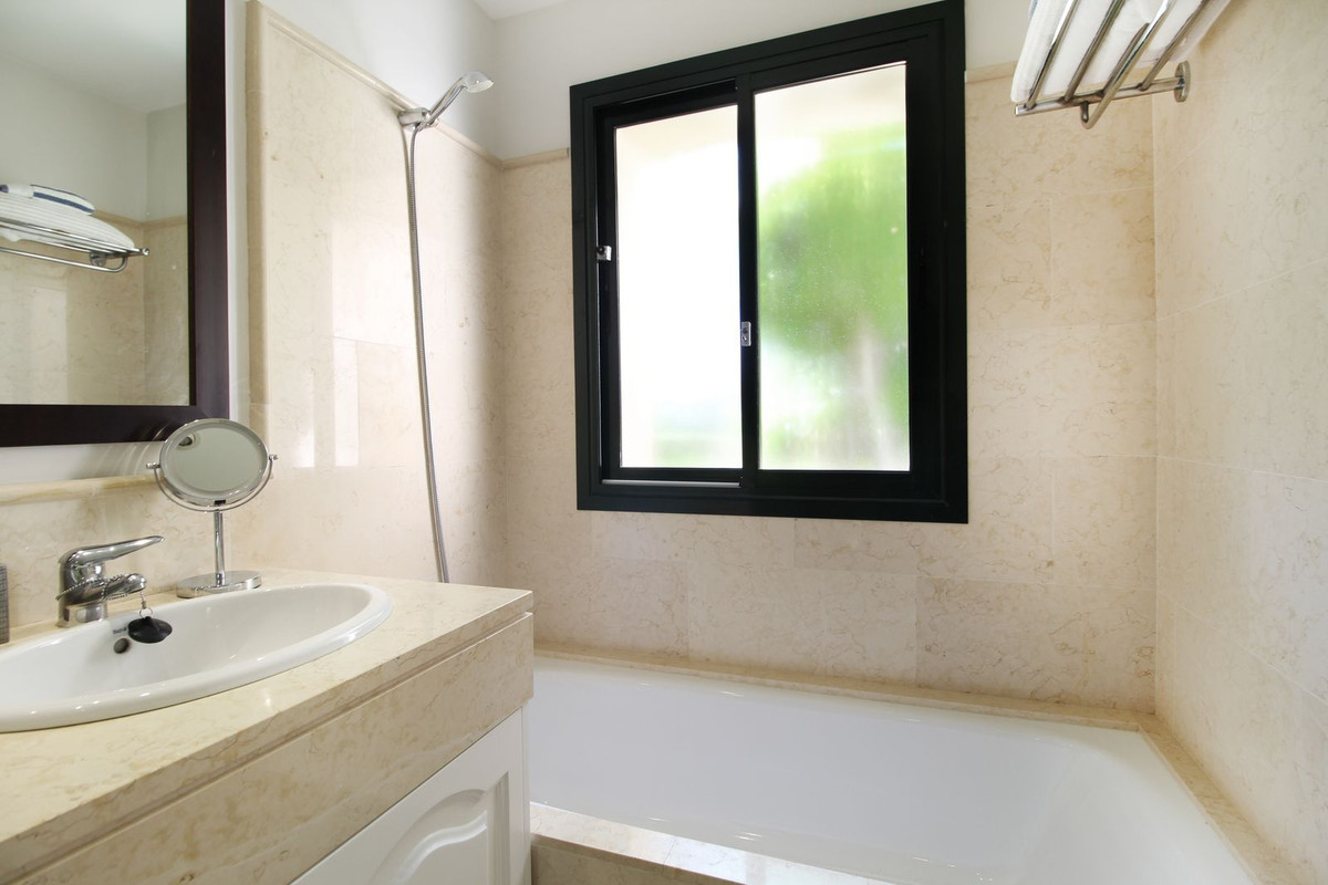 3 Bed Apartment for sale in Benahavís Costa Del Sol, Málaga, Spain