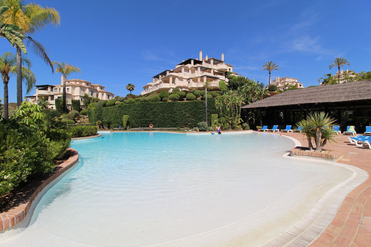 3 Bed Apartment for sale in Benahavís Costa Del Sol, Málaga, Spain