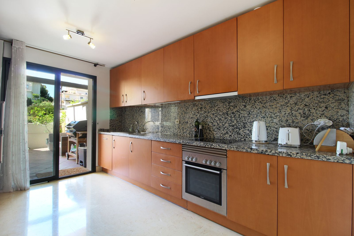 3 Bed Apartment for sale in Benahavís Costa Del Sol, Málaga, Spain