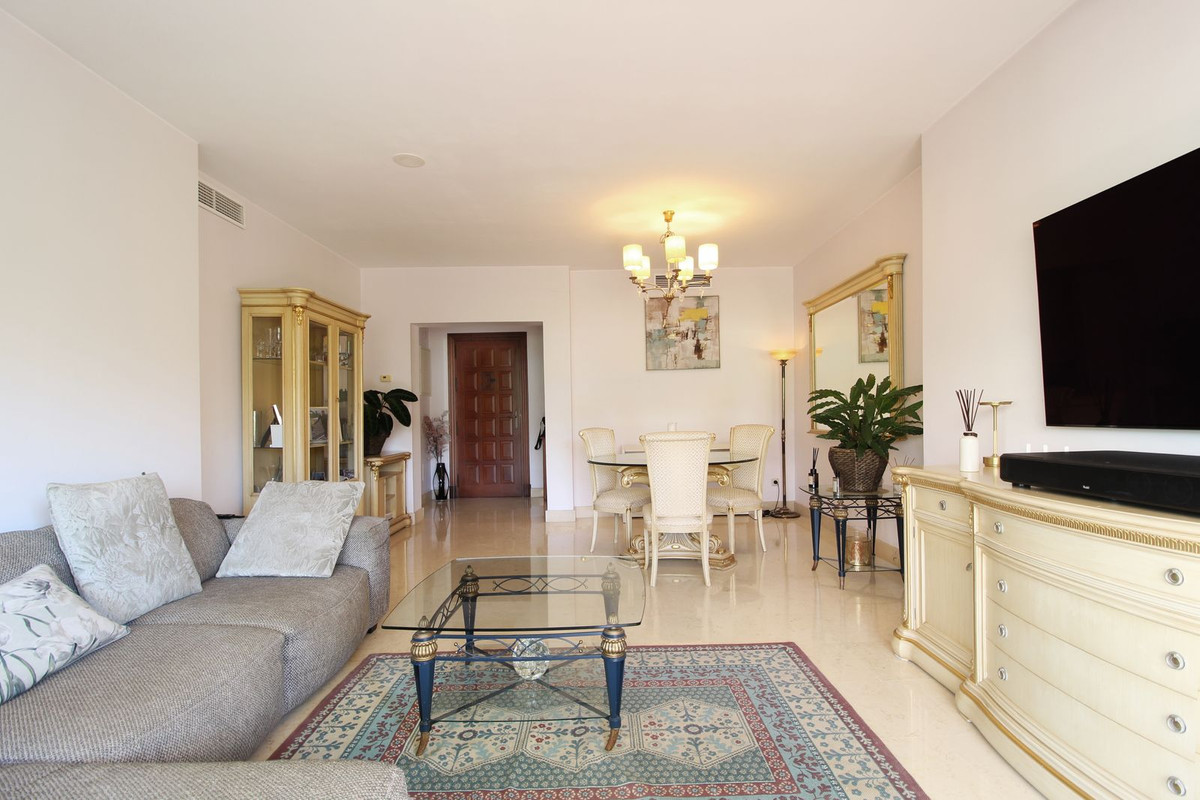 3 Bed Apartment for sale in Benahavís Costa Del Sol, Málaga, Spain