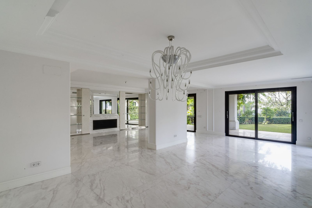 Se vende Villa - Chalet de 6 dormitorios en Costa Del Sol, Málaga, España