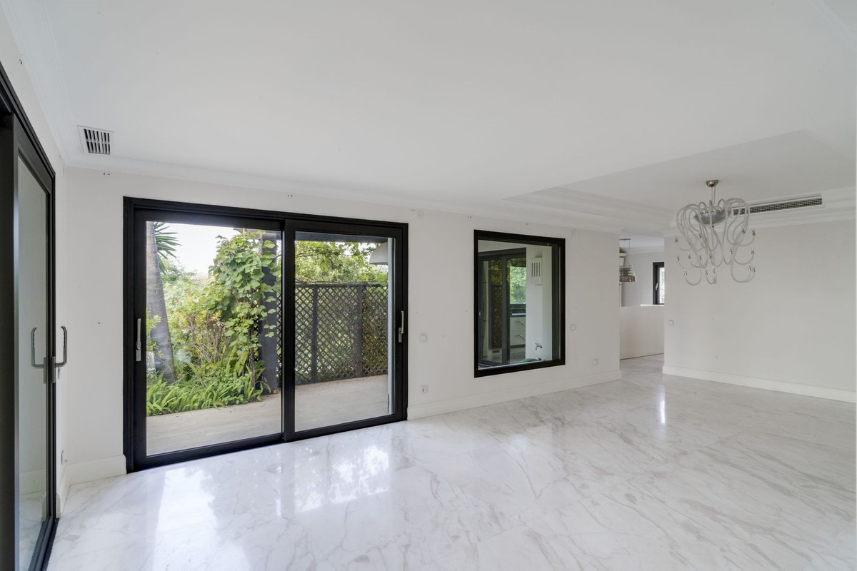 Se vende Villa - Chalet de 6 dormitorios en Costa Del Sol, Málaga, España