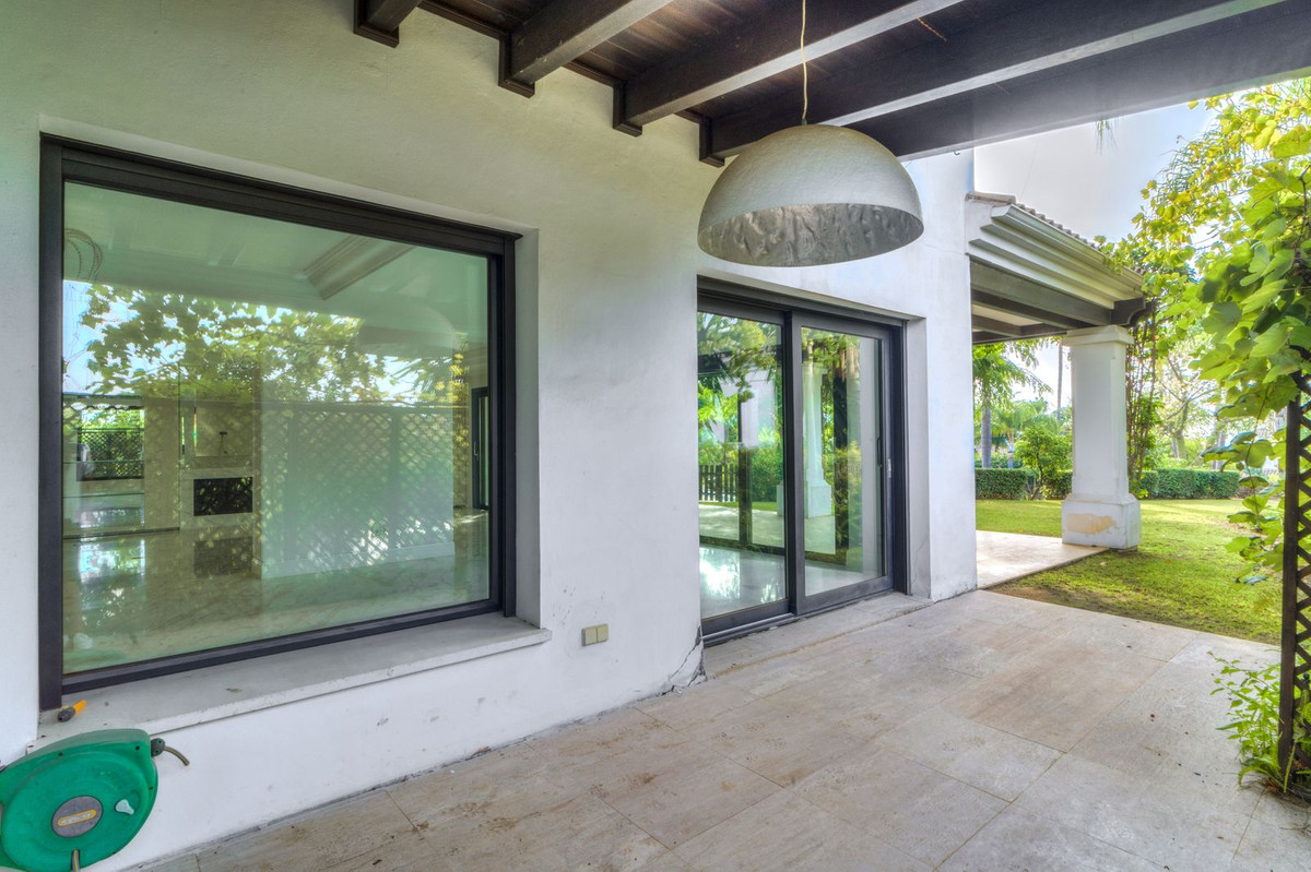 Se vende Villa - Chalet de 6 dormitorios en Costa Del Sol, Málaga, España