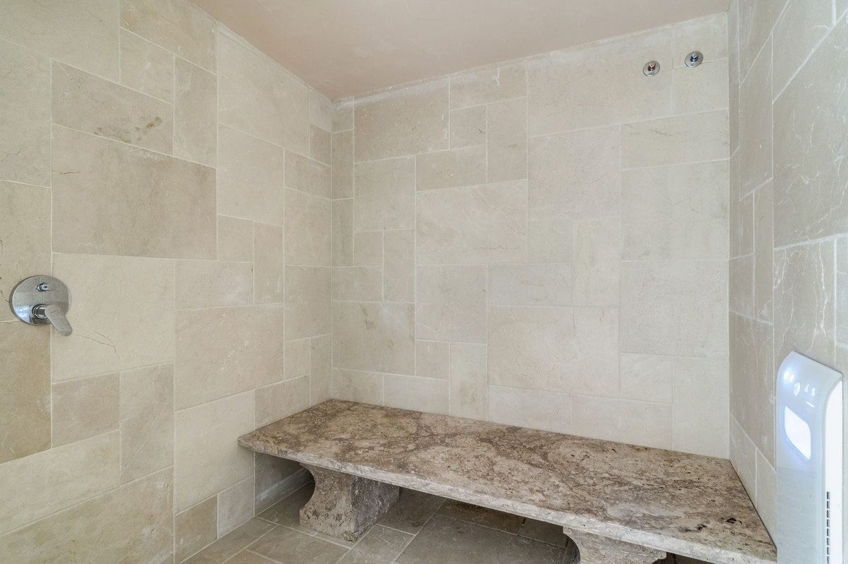 Se vende Villa - Chalet de 6 dormitorios en Costa Del Sol, Málaga, España