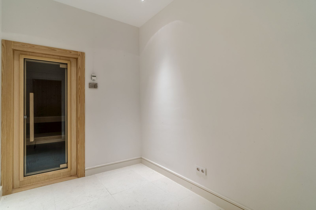 Se vende Villa - Chalet de 6 dormitorios en Costa Del Sol, Málaga, España