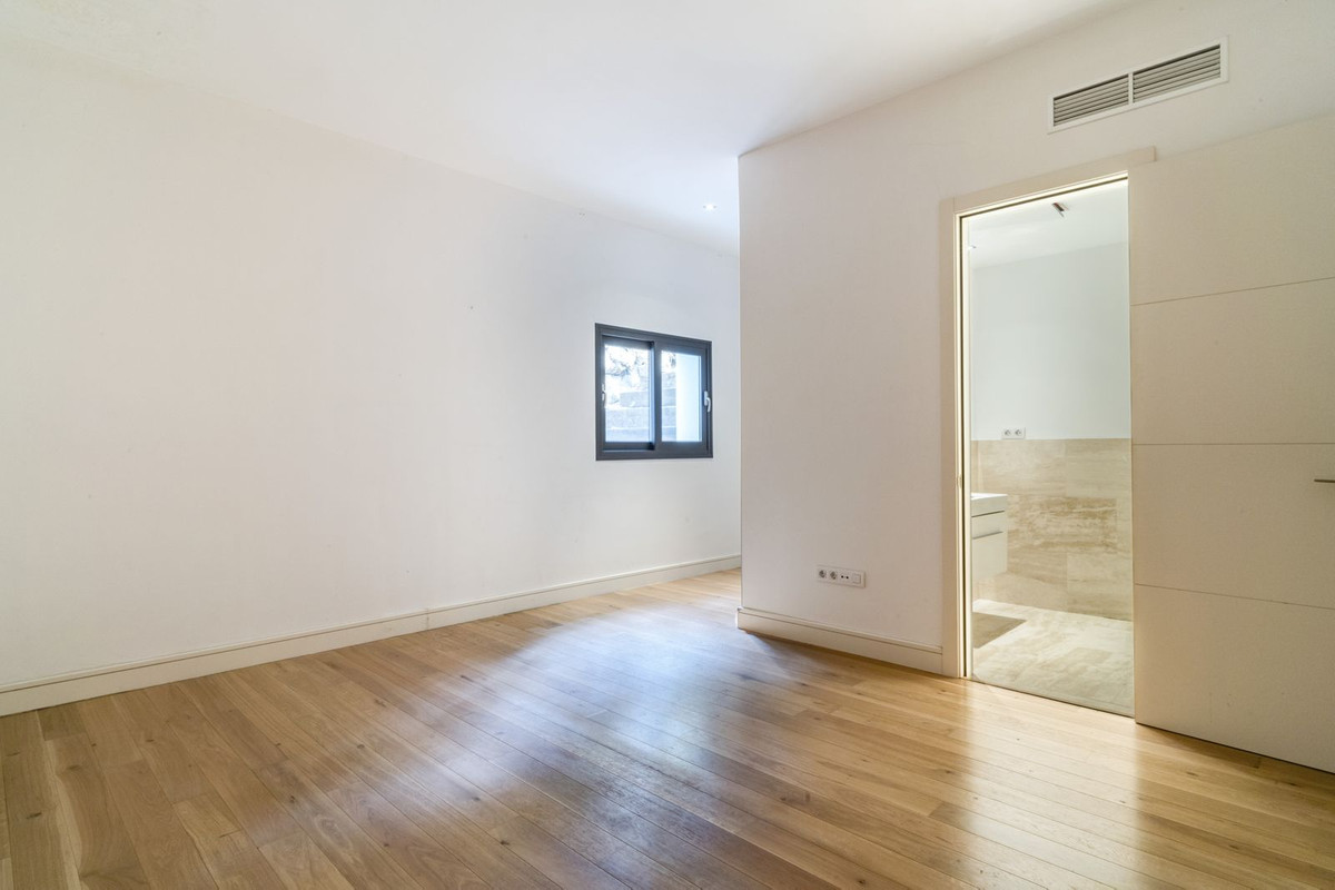 Se vende Villa - Chalet de 6 dormitorios en Costa Del Sol, Málaga, España