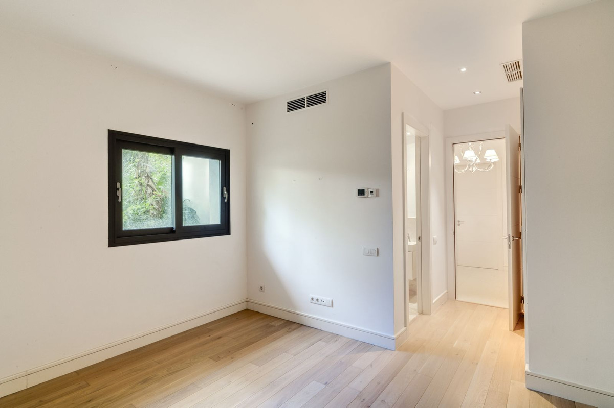 Se vende Villa - Chalet de 6 dormitorios en Costa Del Sol, Málaga, España