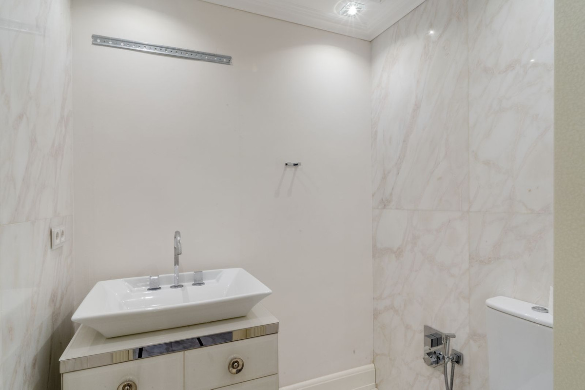 Se vende Villa - Chalet de 6 dormitorios en Costa Del Sol, Málaga, España