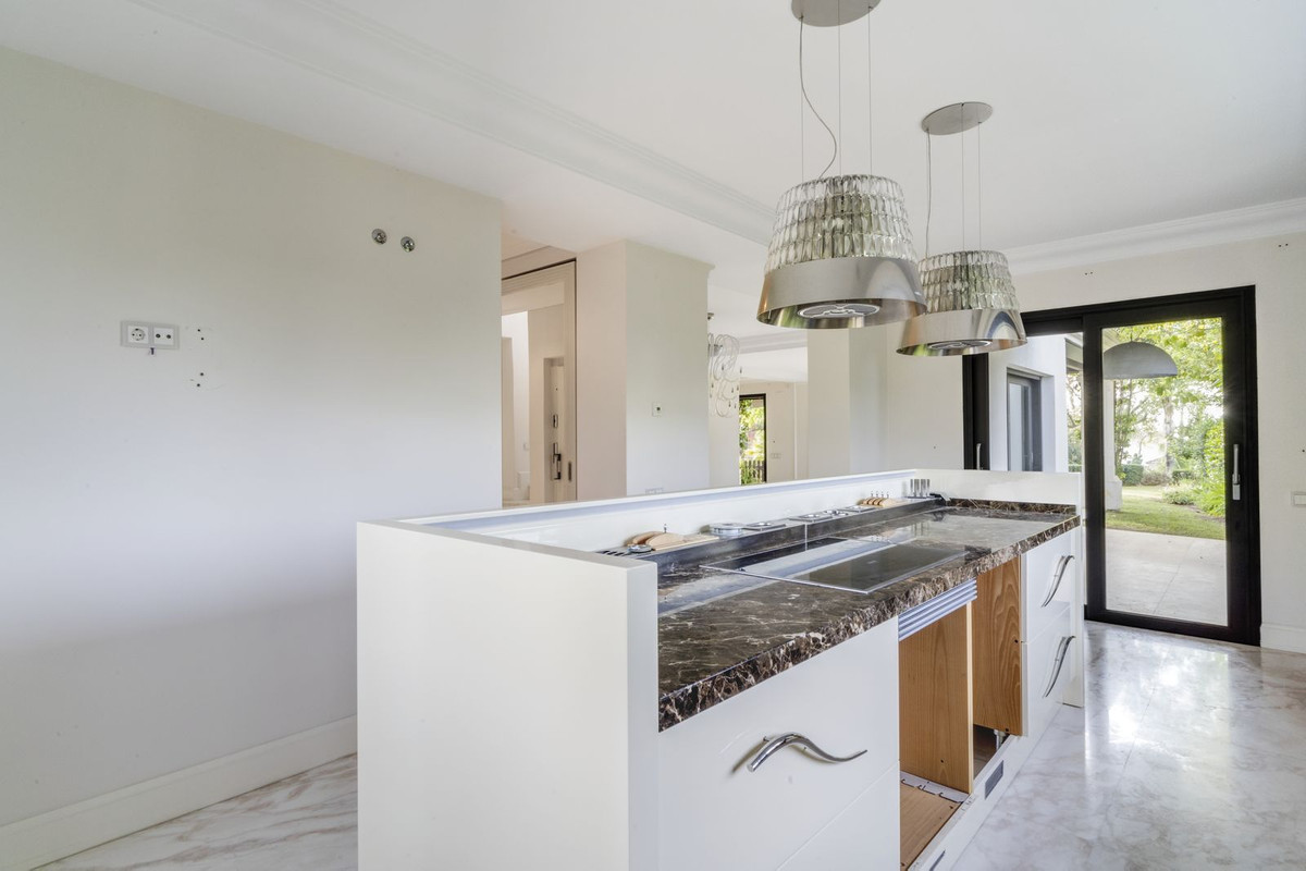 Se vende Villa - Chalet de 6 dormitorios en Costa Del Sol, Málaga, España