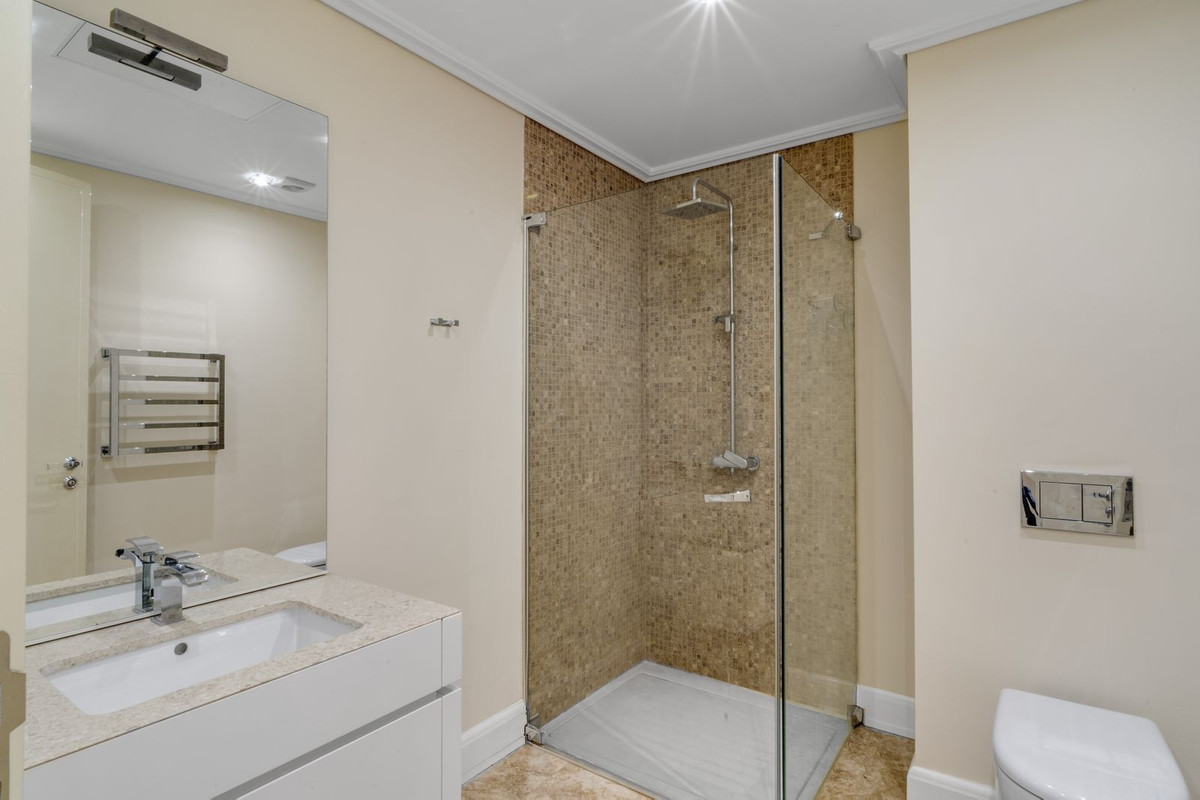 Se vende Villa - Chalet de 6 dormitorios en Costa Del Sol, Málaga, España