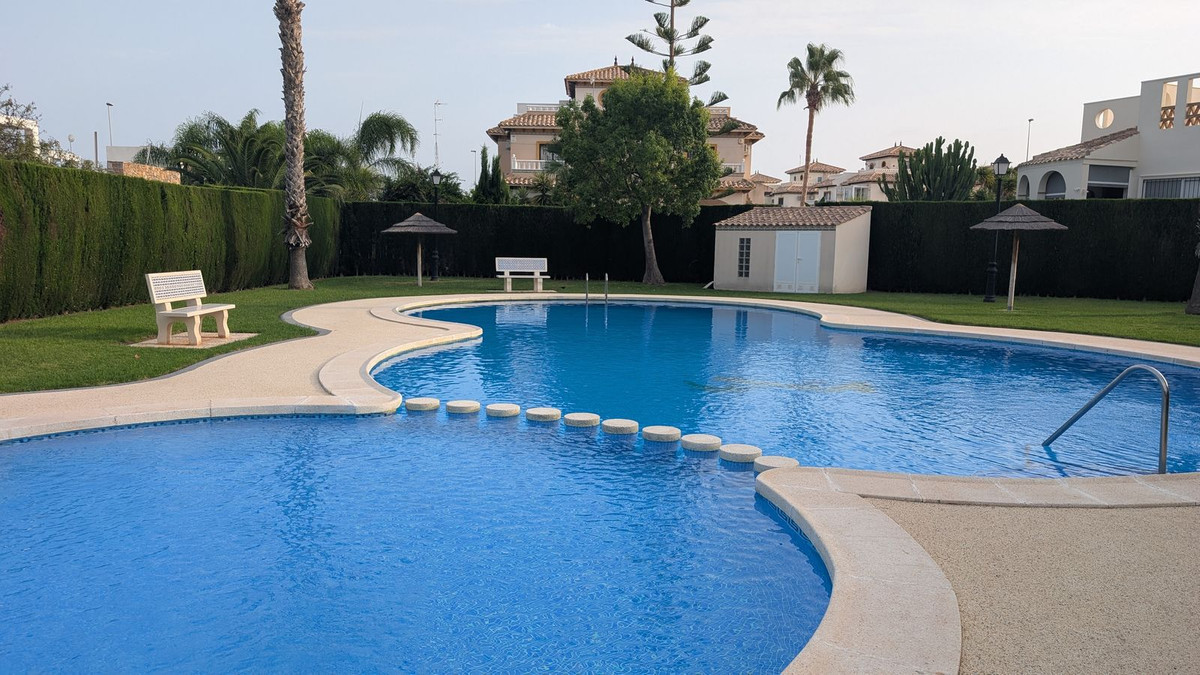 Se vende Pareada de 2 dormitorios en Costa Blanca, Alicante, España