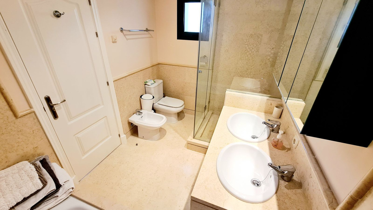 Se vende Apartamento Planta Media de 2 dormitorios en Costa Del Sol, Málaga, España
