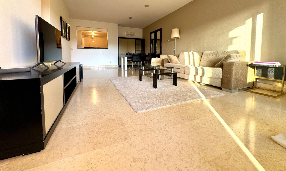 Se vende Apartamento Planta Media de 2 dormitorios en Costa Del Sol, Málaga, España