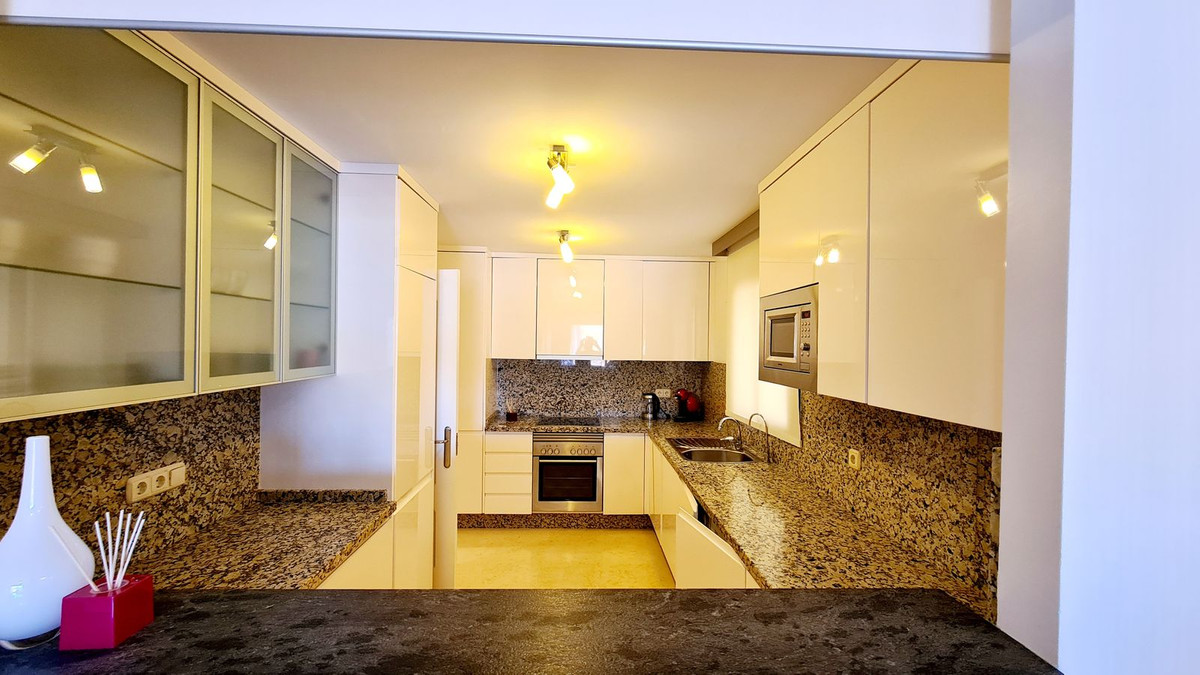 Se vende Apartamento Planta Media de 2 dormitorios en Costa Del Sol, Málaga, España