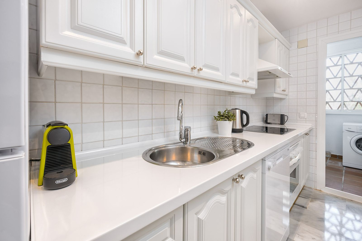 2 Bed Apartment for sale in Calahonda Costa Del Sol, Málaga, Spain
