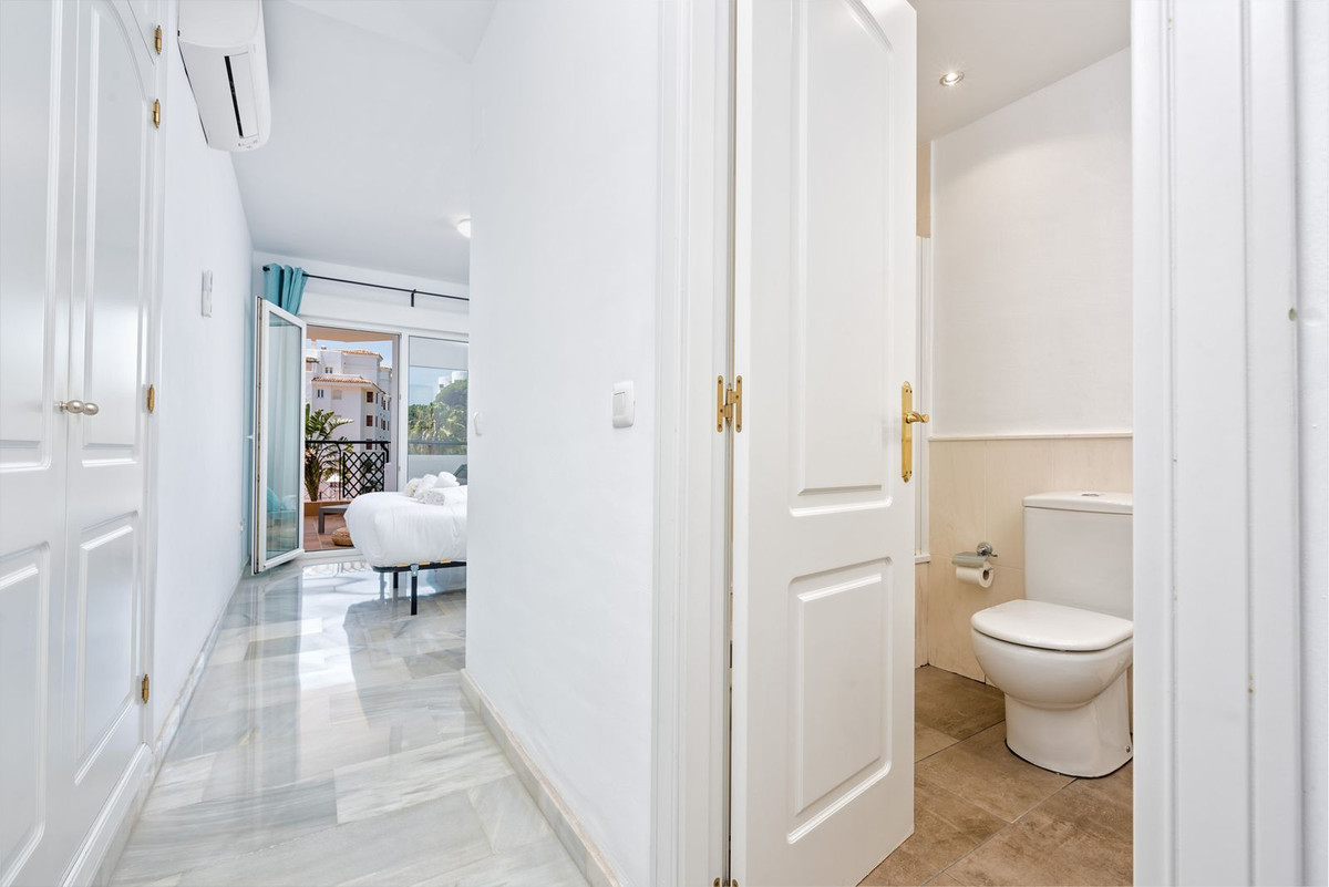 2 Bed Apartment for sale in Calahonda Costa Del Sol, Málaga, Spain