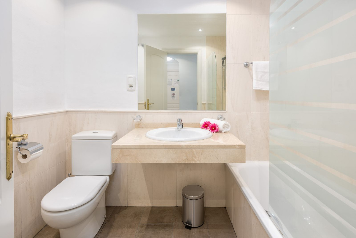 2 Bed Apartment for sale in Calahonda Costa Del Sol, Málaga, Spain