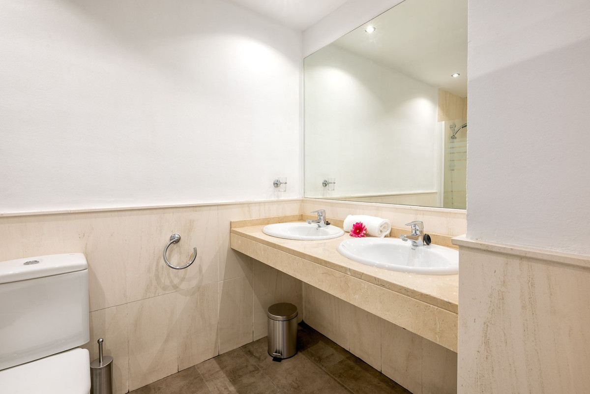2 Bed Apartment for sale in Calahonda Costa Del Sol, Málaga, Spain