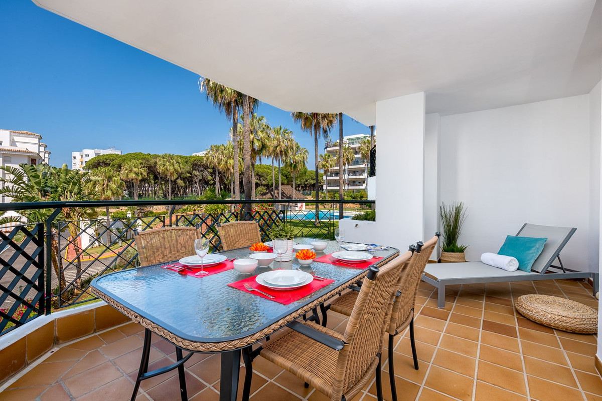 2 Bed Apartment for sale in Calahonda Costa Del Sol, Málaga, Spain