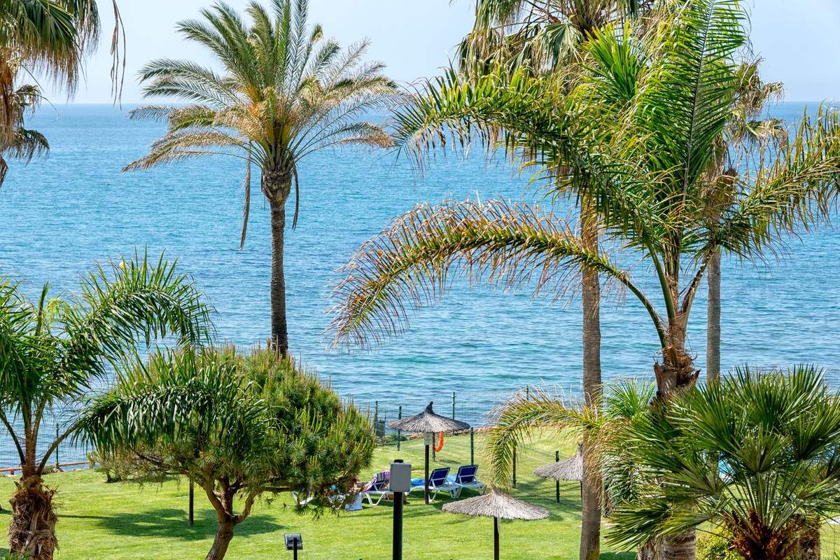 2 Bed Apartment for sale in Calahonda Costa Del Sol, Málaga, Spain