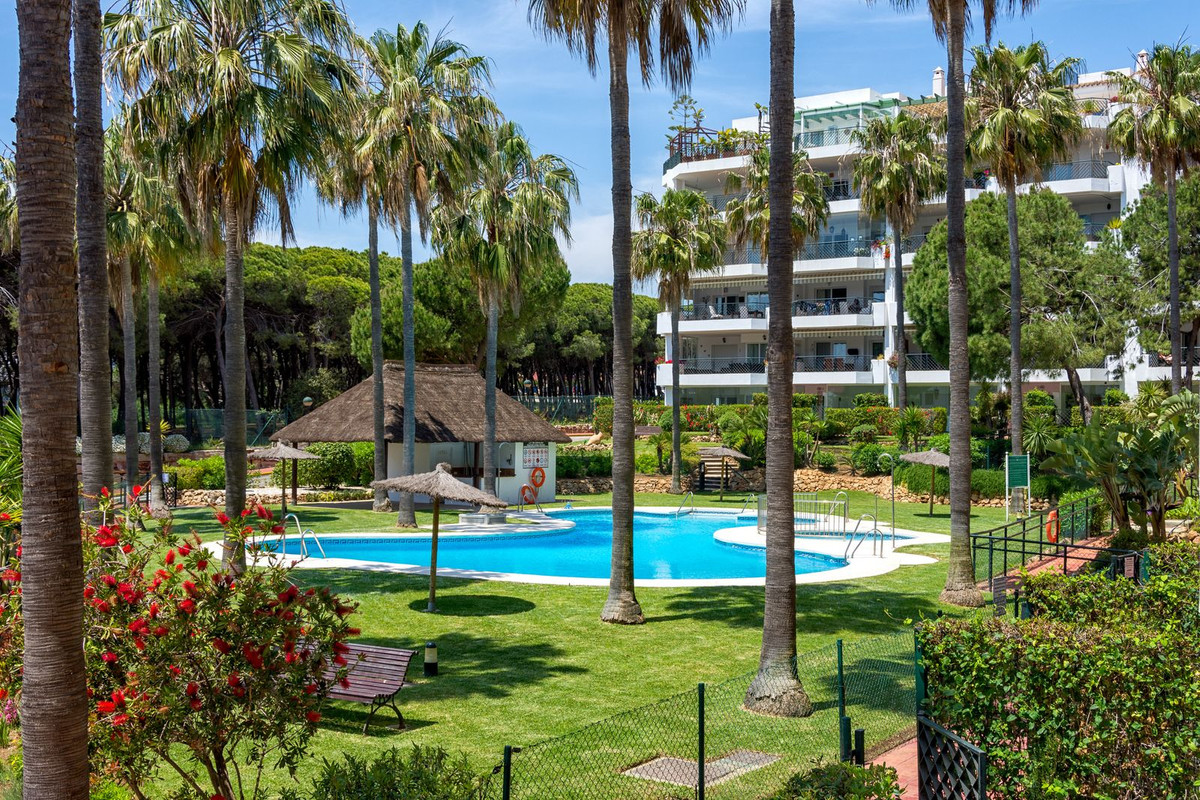 2 Bed Apartment for sale in Calahonda Costa Del Sol, Málaga, Spain