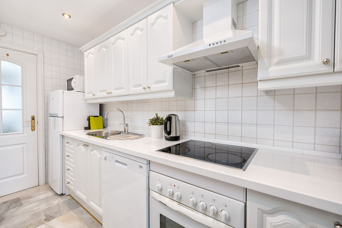 2 Bed Apartment for sale in Calahonda Costa Del Sol, Málaga, Spain