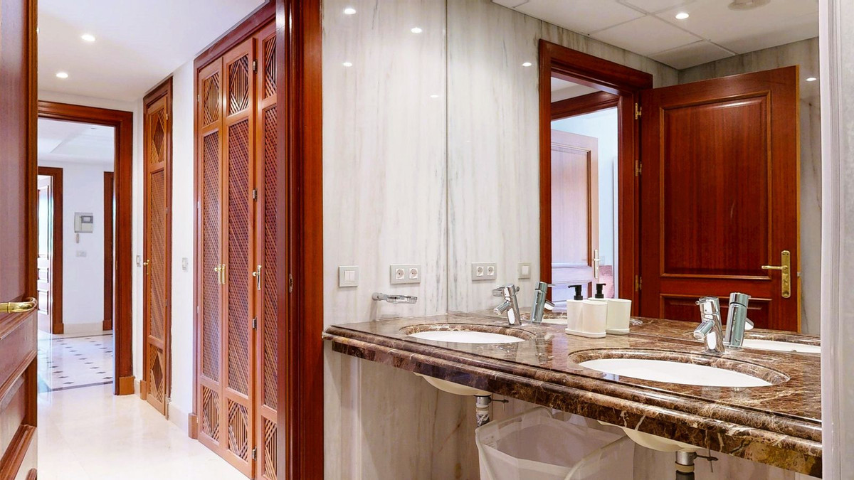 2 Bed Apartment for sale in Estepona Costa Del Sol, Málaga, Spain