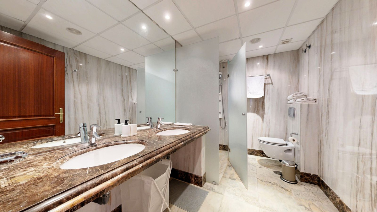 2 Bed Apartment for sale in Estepona Costa Del Sol, Málaga, Spain